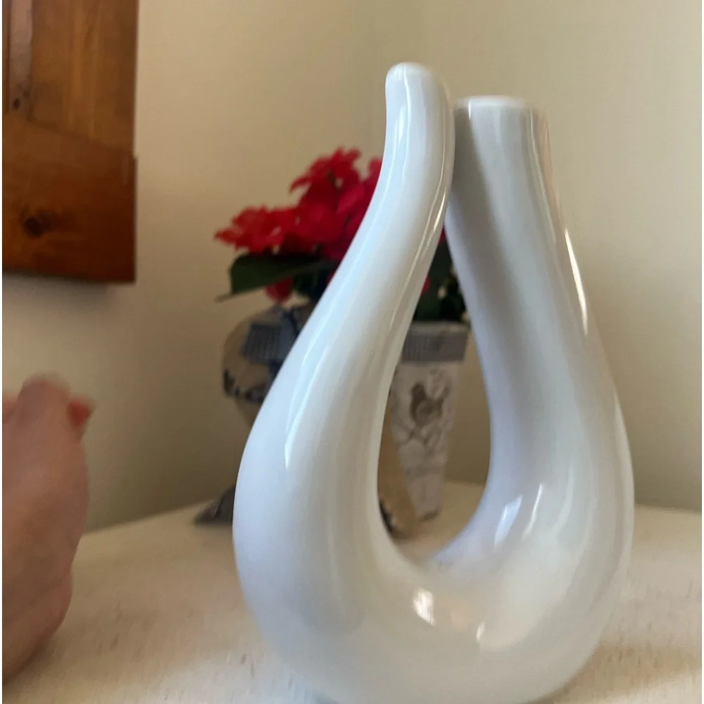 White Ceramic Vase Set of 2 for Modern Home Decor, Round Matte swan Vases for P